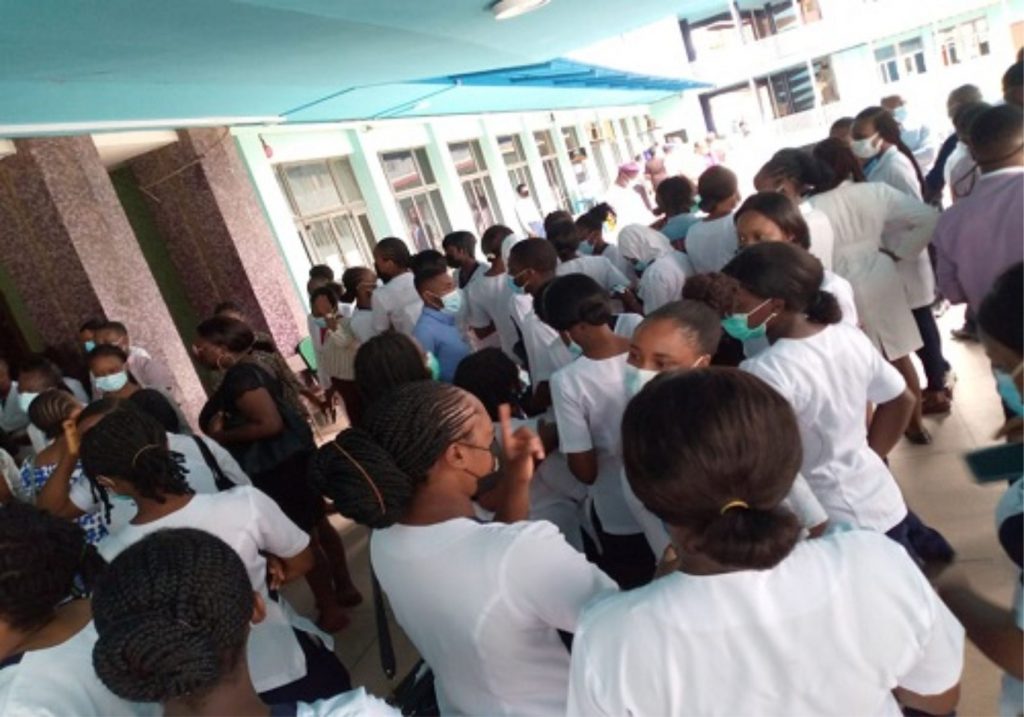 Protessing graduate medical interns at the University College Hospital in Ibadan, Oyo State.