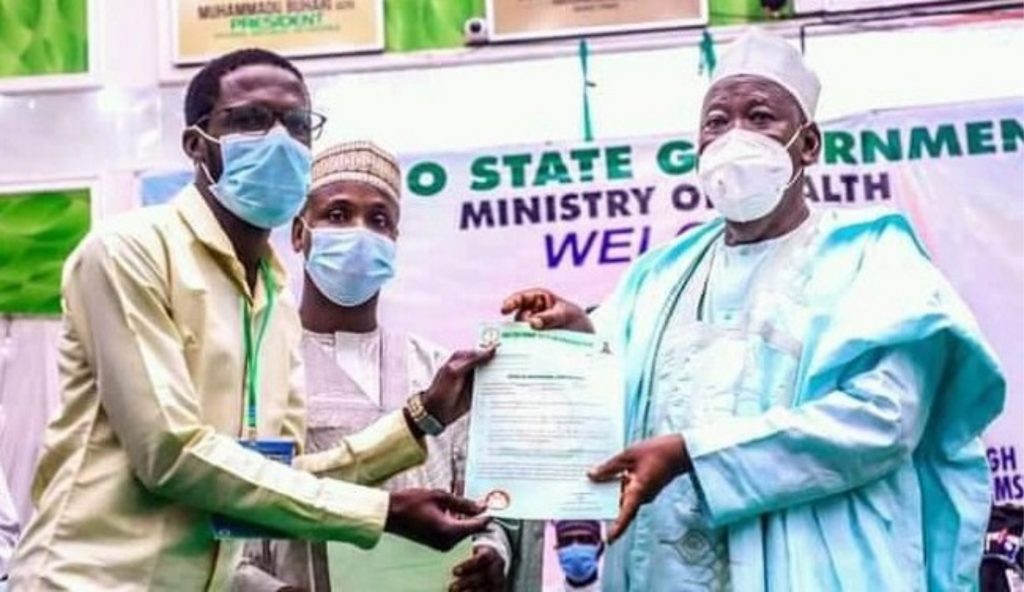 Kano Governor, Abdullahi Umar Ganduje, presented appointment letters to 56 medical doctors and other health workers