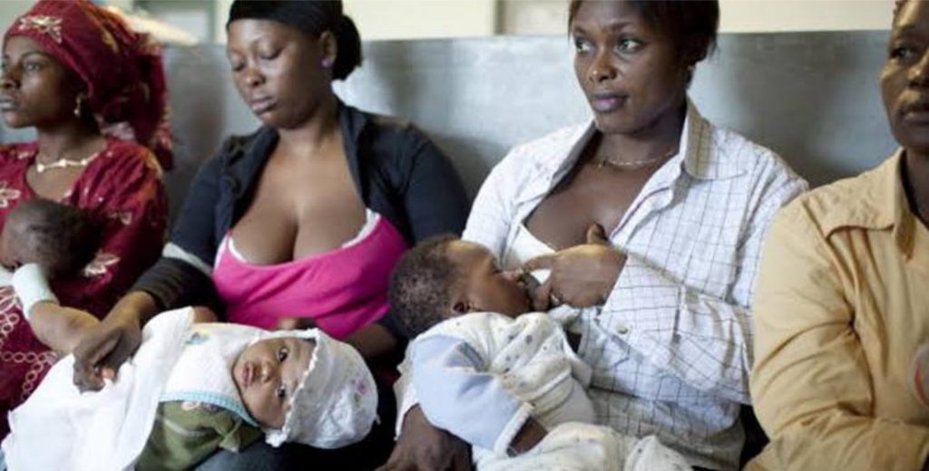 Breastfeeding mothers with the COVID-19 virus can still breastfeed their babies, because breastfeeding and skin-to-skin contact are beneficial for both baby and mother.