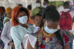 Nigerians queue up for Covid-19 vaccine