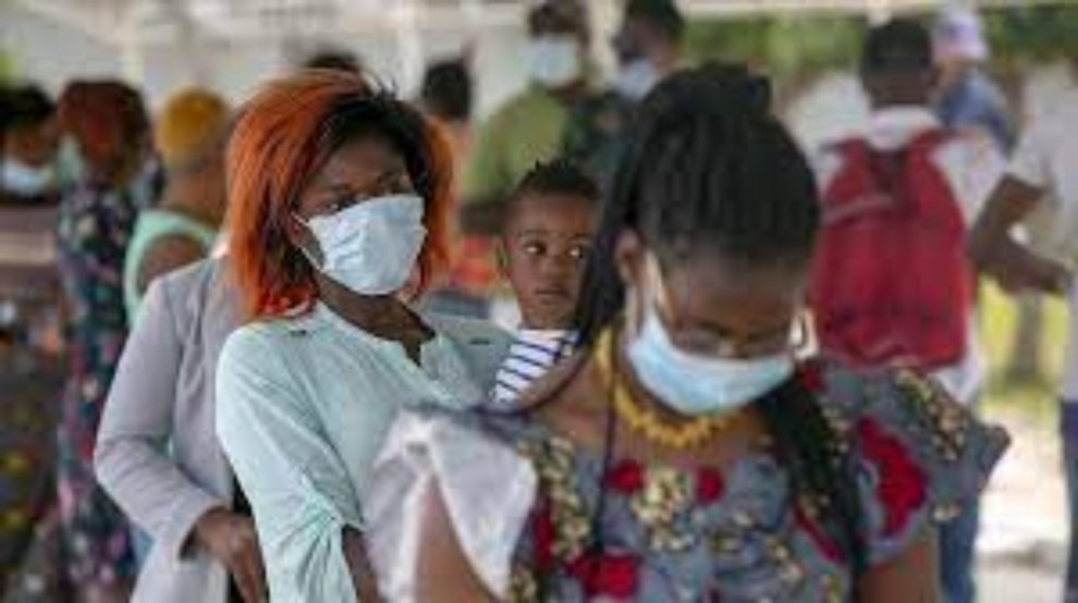 Nigerians queue up for Covid-19 vaccine